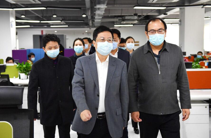 湖南省委常委、長(zhǎng)沙市委書(shū)記胡衡華到大唐先一科技公司調(diào)研