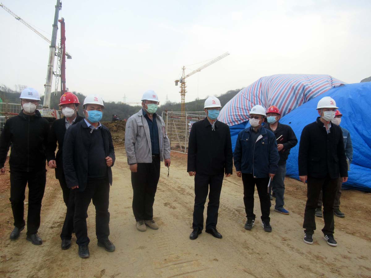 皖能環(huán)?？偨?jīng)理張為義到安徽電建一公司合肥龍泉山項目調(diào)研疫情防控和復(fù)工復(fù)產(chǎn)工作