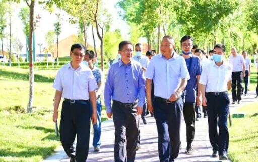 國(guó)家電投集團(tuán)黨組成員、副總經(jīng)理王樹東一行赴七師胡楊河市調(diào)研