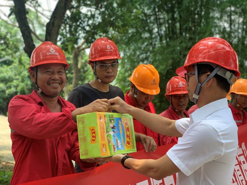 南方電網(wǎng)廣西新電力集團(tuán)博白供電局夏送清涼鼓干勁，情系一線保供電