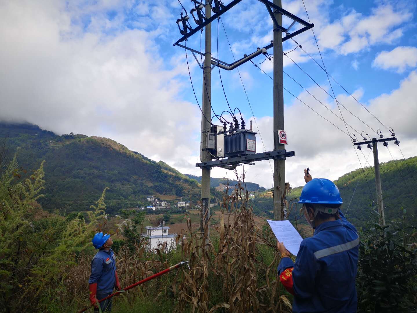 臨滄云縣供電局開展線路維護改造，全面提升供電可靠性
