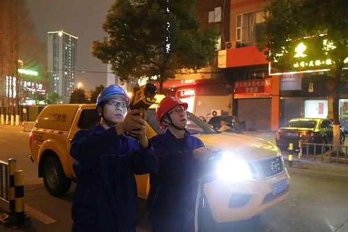 國網(wǎng)寧波市鄞州區(qū)供電：夜間特巡測溫線路，保障安全可靠供電