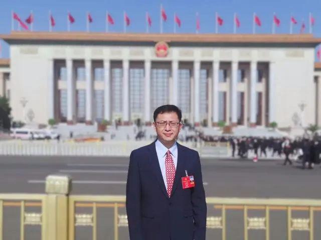 加快推動(dòng)新能源行業(yè) 與人工智能融合創(chuàng)新——訪全國(guó)人大代表、樂山太陽能研究院院長(zhǎng)姜希猛