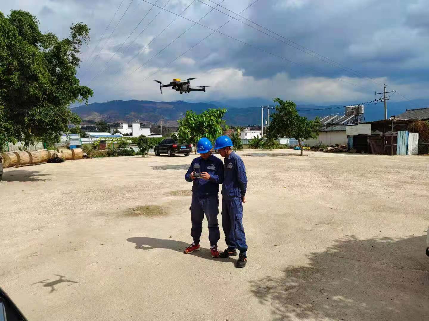 臨滄云縣供電局為建黨百年?！半姟弊o(hù)航