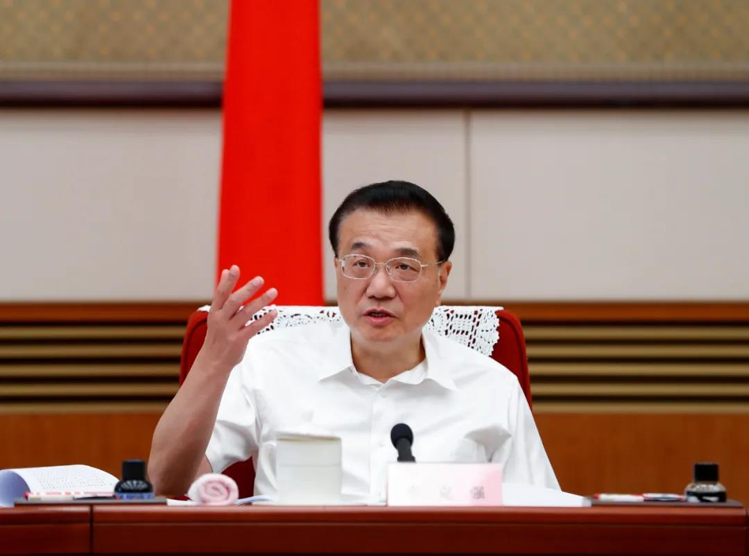 李克強(qiáng)：發(fā)揮西部風(fēng)、光、水電等優(yōu)勢(shì) 建大型清潔能源基地