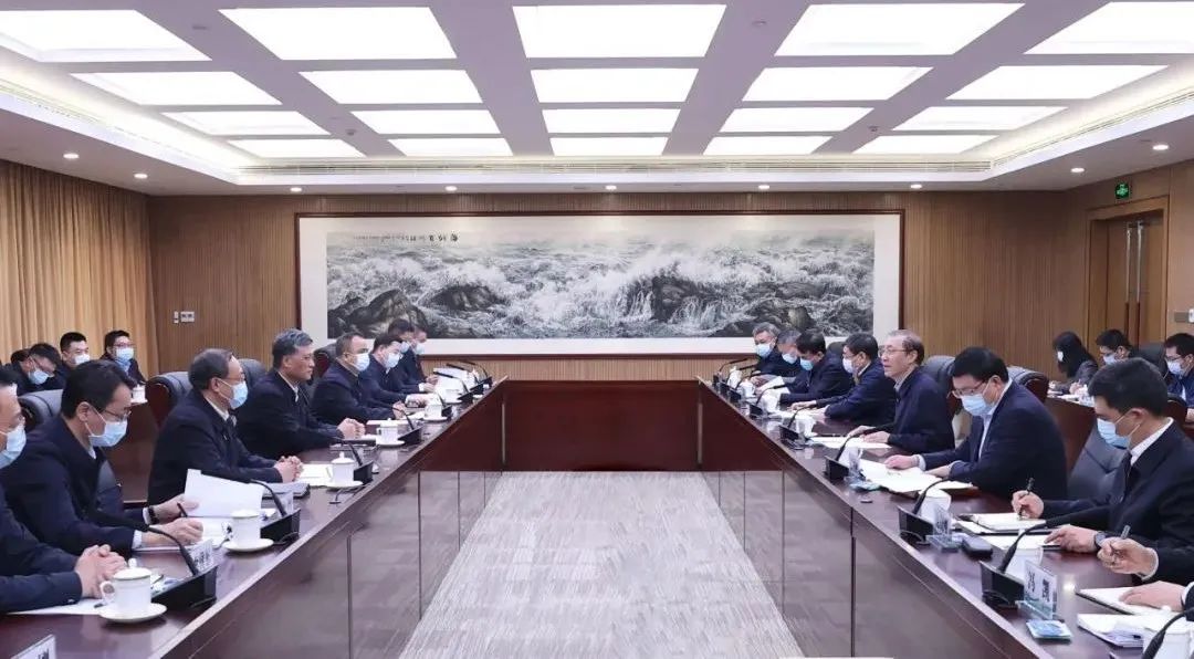 辛保安、張智剛與新疆維吾爾自治區(qū)、新疆生產(chǎn)建設(shè)兵團(tuán)領(lǐng)導(dǎo)會談