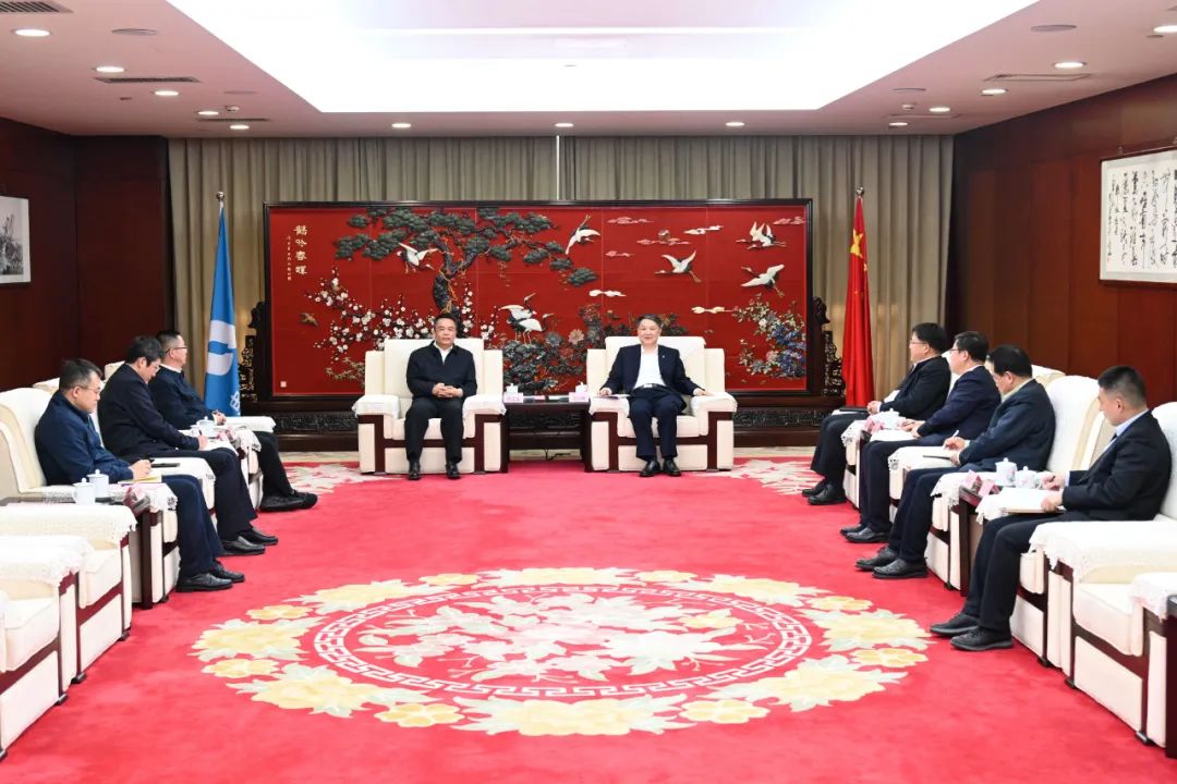 溫樞剛會見哈電集團董事長、黨委書記曹志安