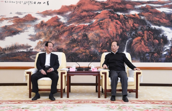丁焰章拜會內(nèi)蒙古自治區(qū)黨委書記、人大常委會主任石泰峰