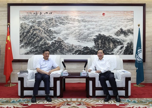 國家電網(wǎng)有限公司董事長、黨組書記辛保安與東方電氣集團(tuán)董事長俞培根會(huì)談