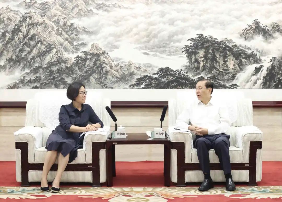 國家電網(wǎng)董事長、黨組書記辛保安與江西省委副書記、贛州市委書記吳忠瓊會談