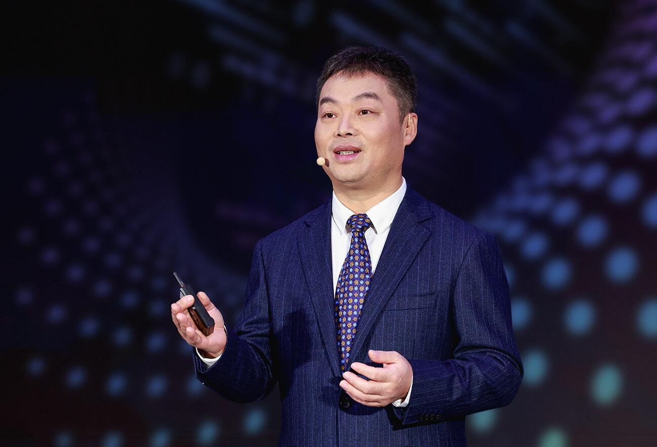華為云CEO張平安：構(gòu)筑行業(yè)云底座，一切皆服務(wù)