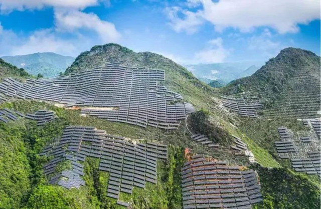 全國首例！吉電股份“大容量、高坡度”集中式山地光伏項目并網(wǎng)