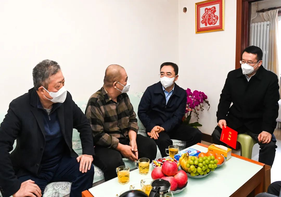 鄒磊、劉明勝走訪慰問退休老領導、勞模遺屬、困難黨員群眾