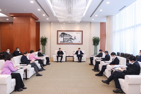 溫樞剛鄧建玲會(huì)見(jiàn)鄂爾多斯市委書記李理、市長(zhǎng)杜匯良