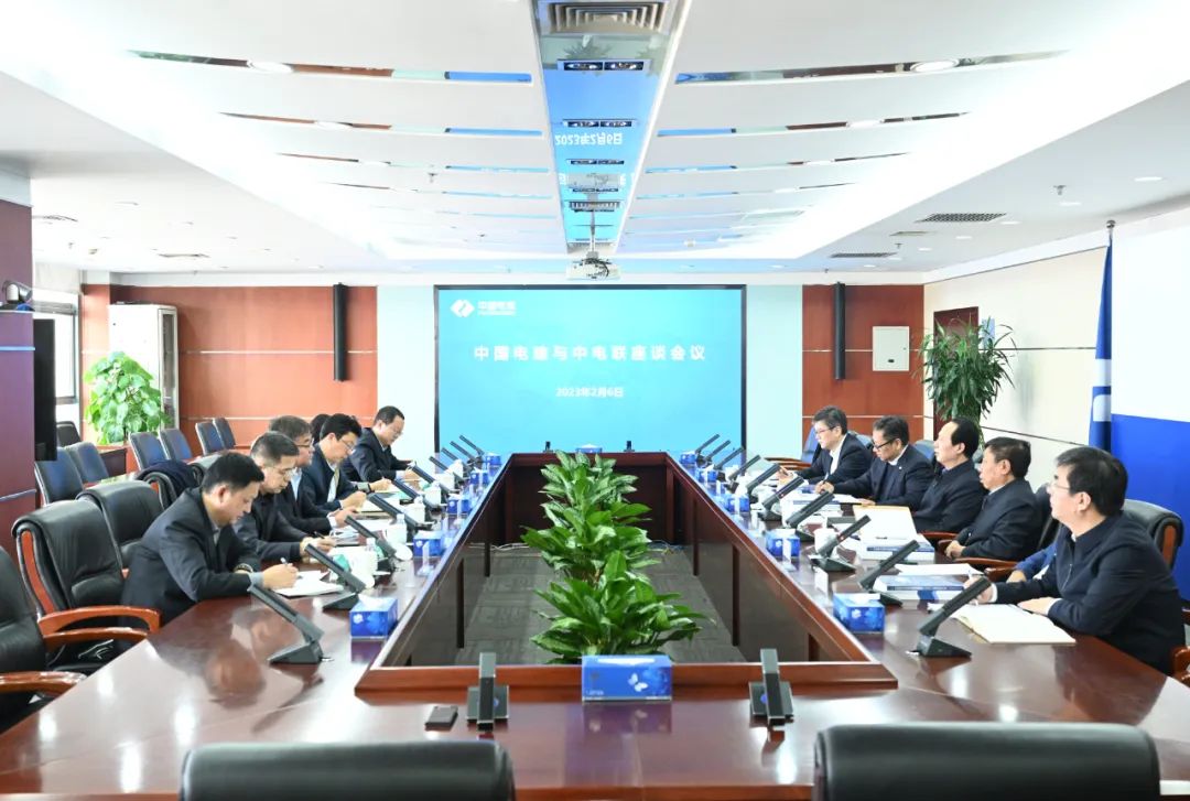 中國電建黨委書記、董事長丁焰章與中國電力企業(yè)聯(lián)合會黨委委員、秘書長郝英杰舉行座談