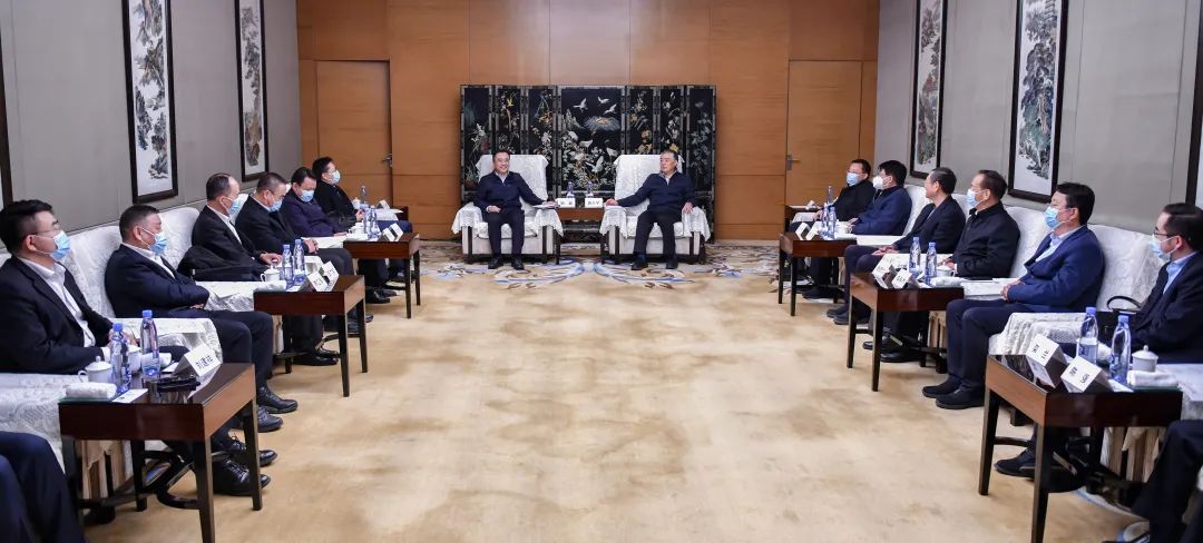 大唐集團(tuán)黨組書記、董事長鄒磊與陜投集團(tuán)董事長袁小寧、總經(jīng)理趙軍會(huì)談