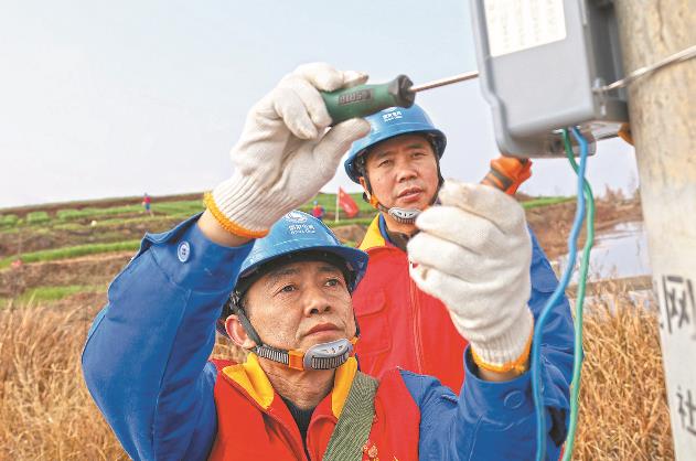四川通江護航春灌用電，60支服務隊奔走田間