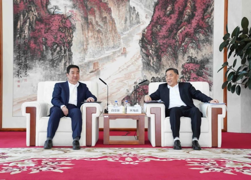 中國能建黨委書記、董事長宋海良與中國電氣裝備黨委書記、董事長白忠泉會(huì)談