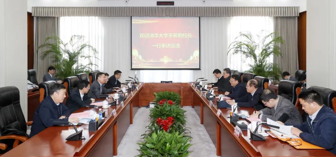 顧軍與清華大學(xué)黨委副書記、校長王希勤會(huì)談
