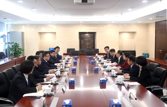 中國電建黨委常委、副總經(jīng)理王小軍與中國華電集團黨組成員、副總經(jīng)理李旭紅會談
