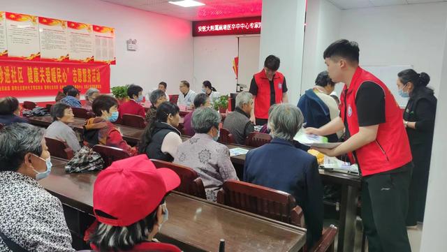 黎明社區(qū)·“愛心義診進社區(qū)，健康關(guān)愛暖民心”黨建聯(lián)盟志愿活動
