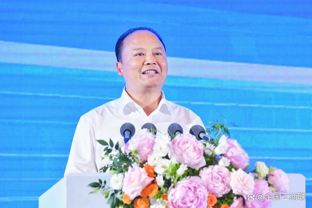 全國工商聯(lián)副主席，通威集團(tuán)董事局主席劉漢元：加快建設(shè)可再生能源 構(gòu)建川渝清潔能源一體化