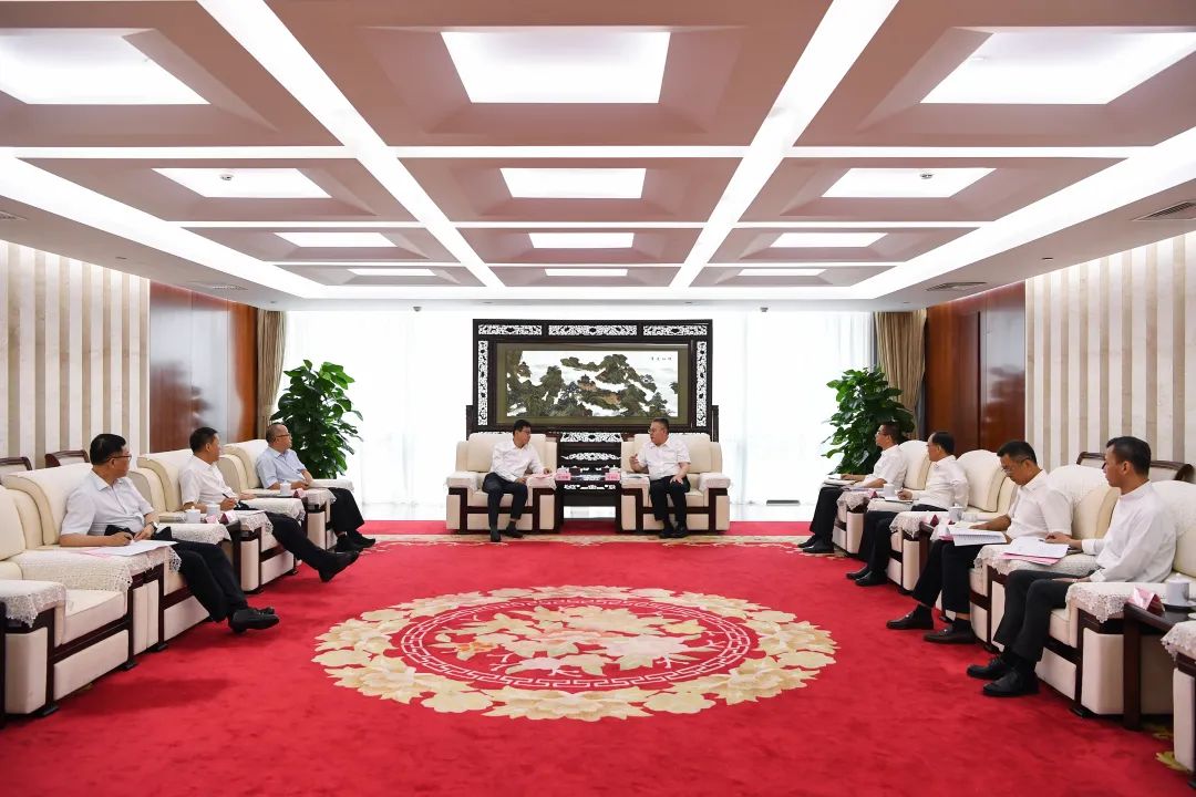葉向東與甘肅省委常委、副省長張錦剛舉行會談