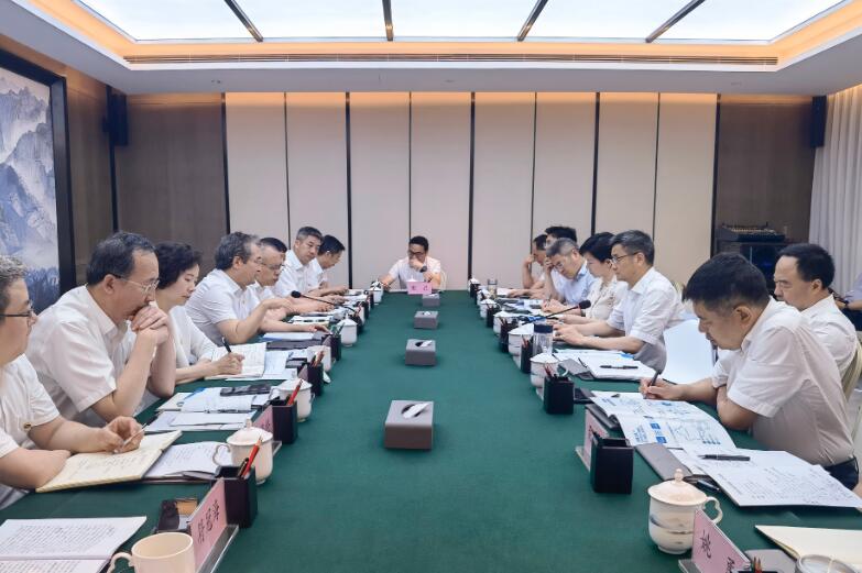 中國(guó)能建副總經(jīng)理吳云與襄陽(yáng)市委副書記、市長(zhǎng)王太暉會(huì)談