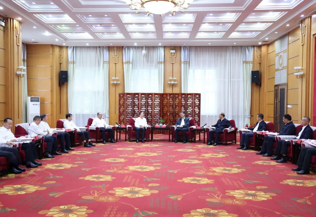 國(guó)家電網(wǎng)公司董事長(zhǎng)、黨組書辛保安會(huì)見青海省委書記陳剛、省長(zhǎng)吳曉軍、省政協(xié)主席公保扎西