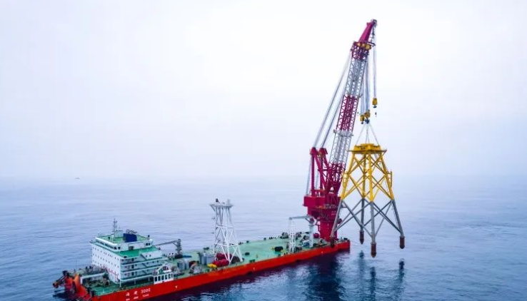 中國能建廣東院陽江青洲一、二海上風(fēng)電場項(xiàng)目完成全部92套風(fēng)機(jī)導(dǎo)管架吊裝
