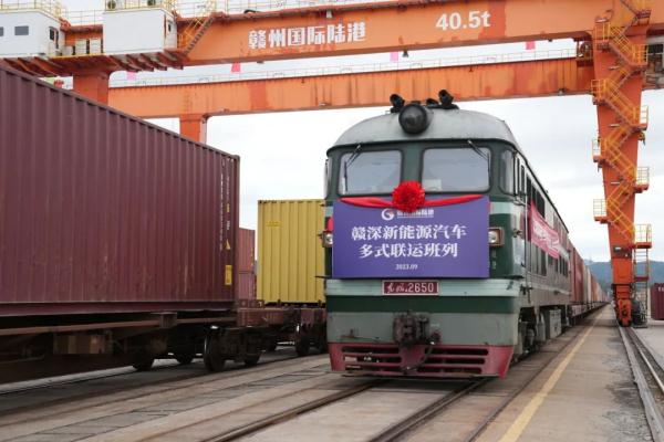 國(guó)產(chǎn)新能源汽車，坐火車“出?！?