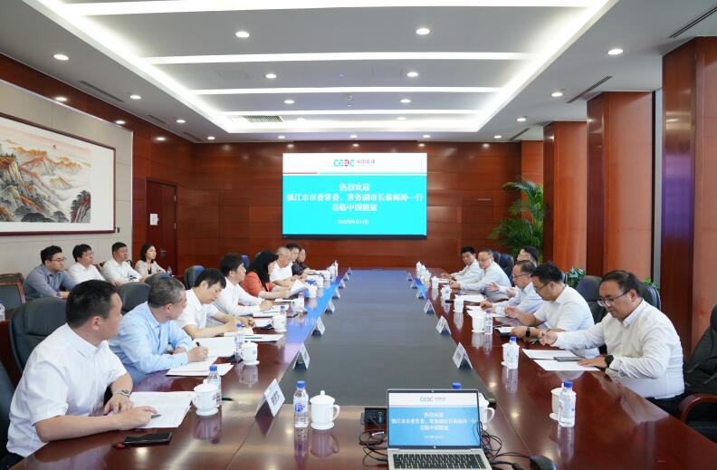 李麗娜與鎮(zhèn)江市委常委、常務(wù)副市長秦海濤會(huì)談