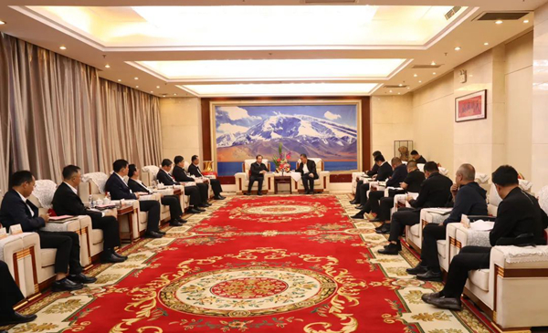 華電集團(tuán)黨組書記、董事長江毅與喀什地委副書記、行署專員艾尼瓦爾·吐爾遜舉行會談