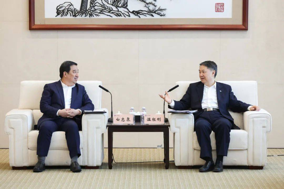 中國(guó)電氣裝備董事長(zhǎng)白忠泉、總經(jīng)理周群拜訪中國(guó)華能董事長(zhǎng)溫樞剛