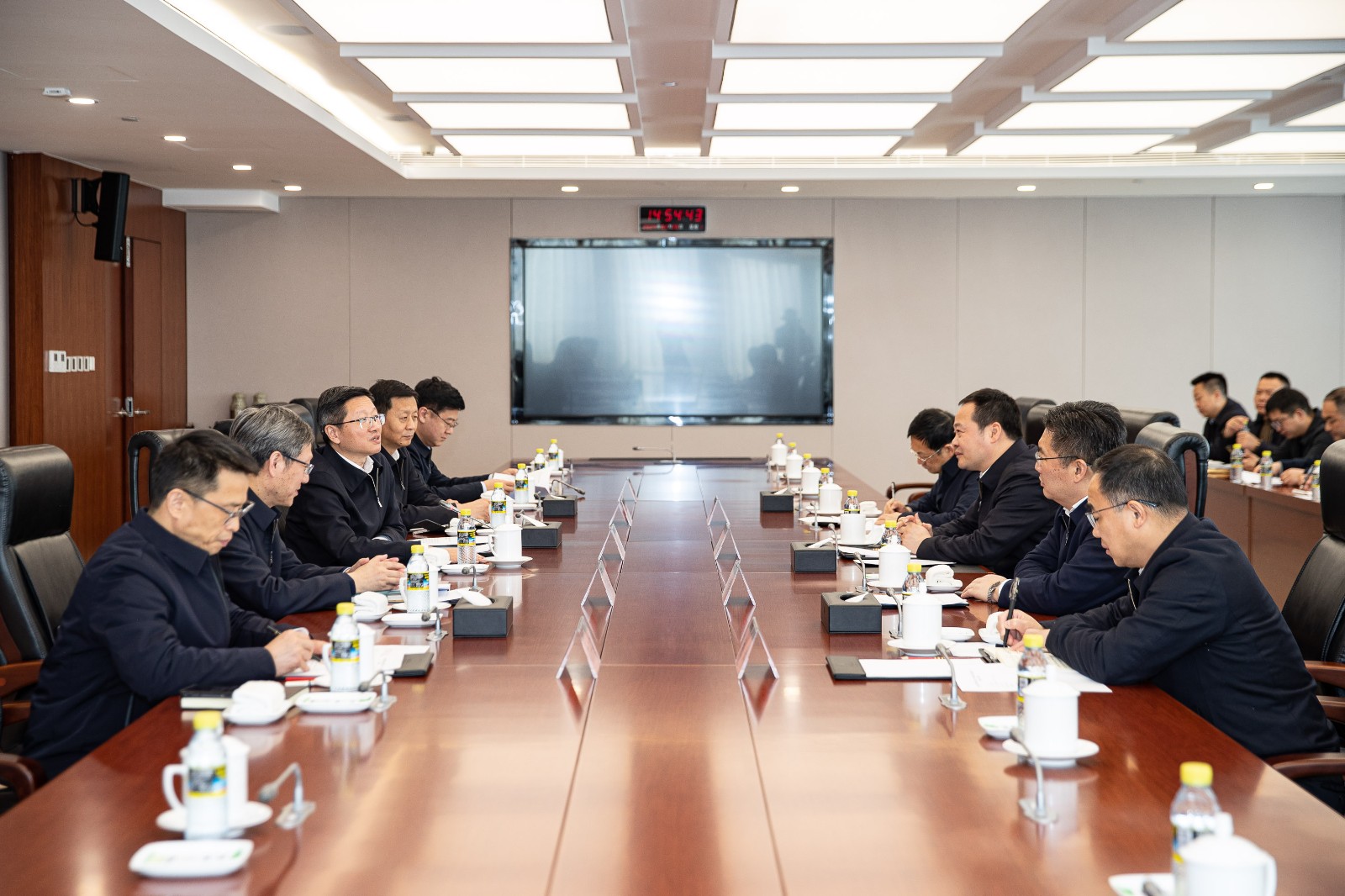 國家能源集團公司總經(jīng)理、黨組副書記余兵會見上饒市委書記陳云
