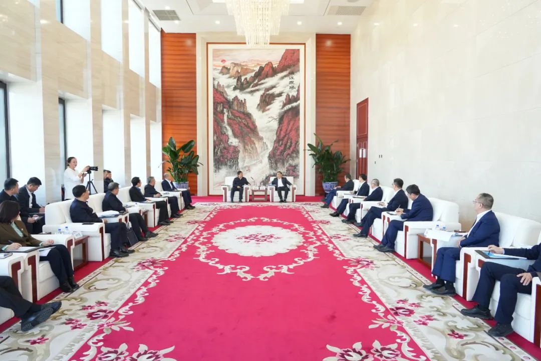 中國能建黨委書記、董事長(zhǎng)宋海良與吉林省副省長(zhǎng)李國強(qiáng)會(huì)談