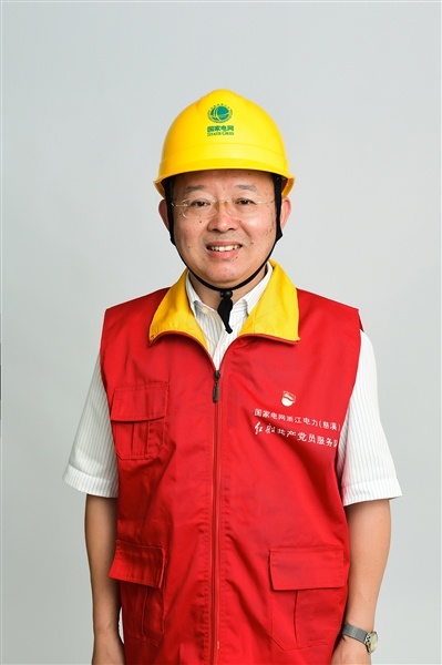 全國人大代表、國網(wǎng)浙江慈溪市供電公司客服中心社區(qū)經(jīng)理錢海軍——讓訴訟服務(wù)之光照亮千家萬戶