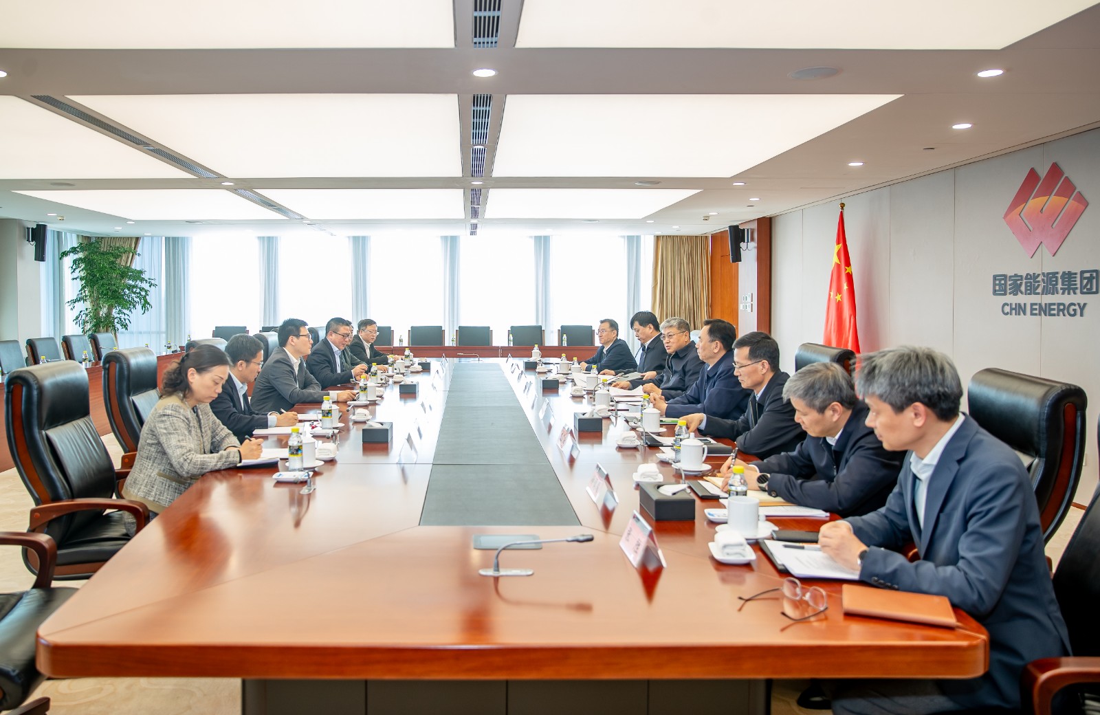 國家能源集團黨組書記、董事長劉國躍會見上海電氣集團黨委書記、董事長吳磊