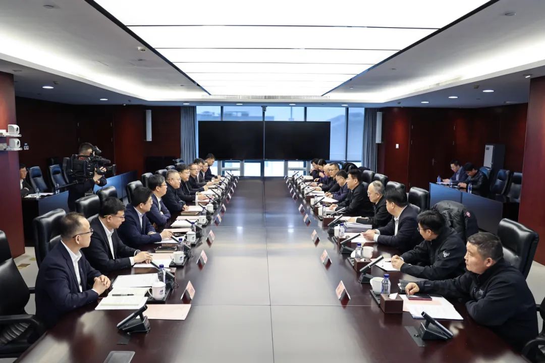 華電集團(tuán)黨組副書記、總經(jīng)理葉向東與北京市副市長高朋舉行會談