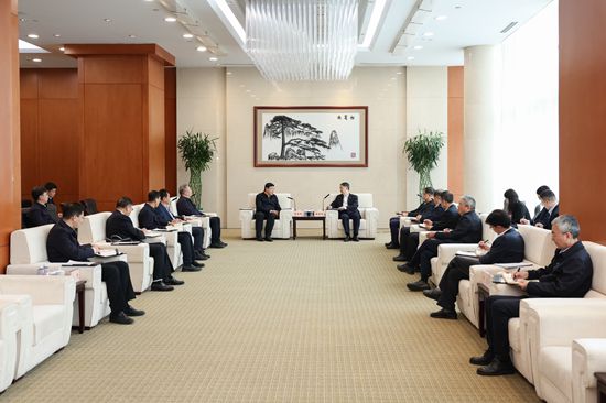 華能集團董事長溫樞剛、總經(jīng)理鄧建玲會見國家電網(wǎng)董事長張智剛