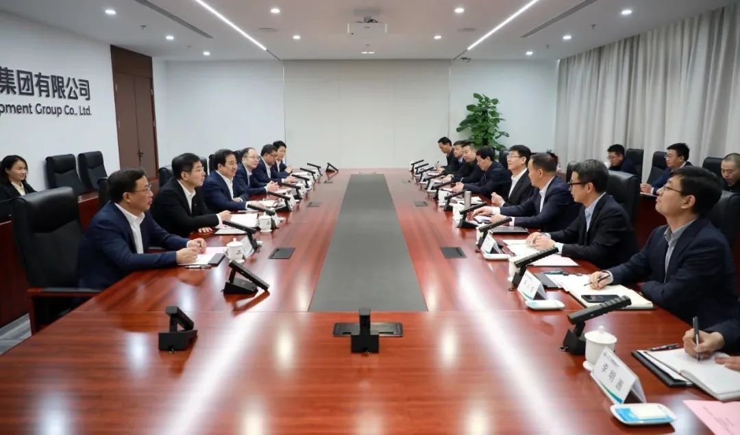 中國電氣裝備黨委書記、董事長白忠泉會(huì)見甘肅電氣集團(tuán)董事長劉萬祥、天水市副市長胡志勇
