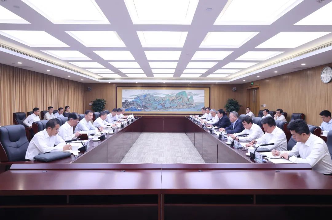 國家能源局黨組書記、局長章建華赴國家電網(wǎng)公司調(diào)研迎峰度夏電力保供工作